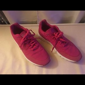 Hot pink Nike Air Max women’s size 11